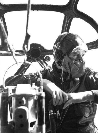 Artigliere nel naso di un B-17 durante l