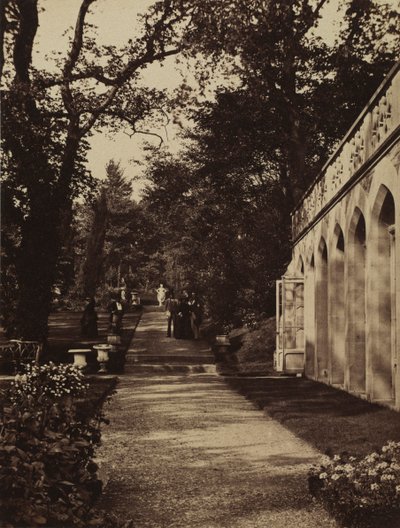 Aranciera e giardino fiorito a Singleton, Glamorganshire da W. Graham Vivian