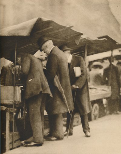 A una delle bancarelle del mercato di Farringdon Road da Walter Benington
