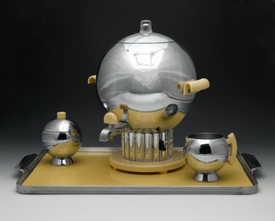 Urna da caffè, "Coronet Pattern", Modello No. 90121, prodotta da Chase Brass & Copper Co. Inc. da Walter von Nessen
