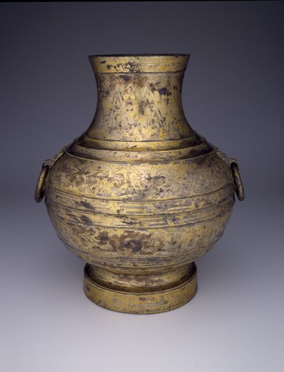 Vaso di stoccaggio (Hu o Zhong) con draghi intrecciati e nuvole stilizzate da Western Han Dynasty Chinese School