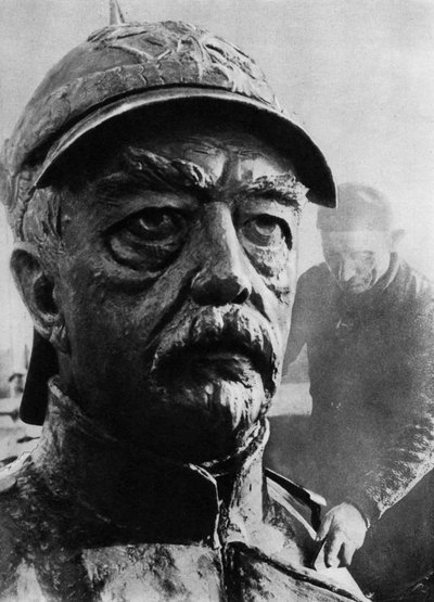 Scultura di Otto von Bismarck, statista prussiano del XIX secolo, 1937 da Wide World Photos
