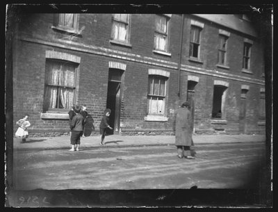 Nora Street, Cardiff, 1892 da William Booth