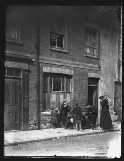 Nora Street, Cardiff, 1893 da William Booth