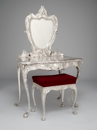 Tavolo da toeletta e sgabello Martelé, realizzati dalla Gorham Manufacturing Company da William Christmas Codman