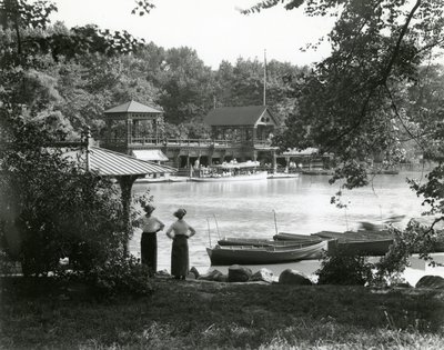Casa delle Barche di Central Park, c.1910-21 da William Davis Hassler