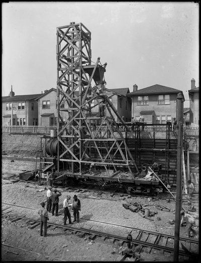 Montaggio di una betoniera a 1910 63rd Street, Brooklyn, c.1914 da William Davis Hassler