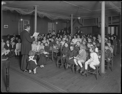 Classe della scuola domenicale presso la chiesa battista al 235 E. 83rd Street, New York City, 27 febbraio 1916 da William Davis Hassler