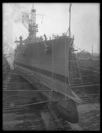 La U.S.S. Utah in bacino di carenaggio al Brooklyn Navy Yard, c.1912 da William Davis Hassler