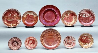 Selezione di ceramiche Lustre Rosse da William de Morgan