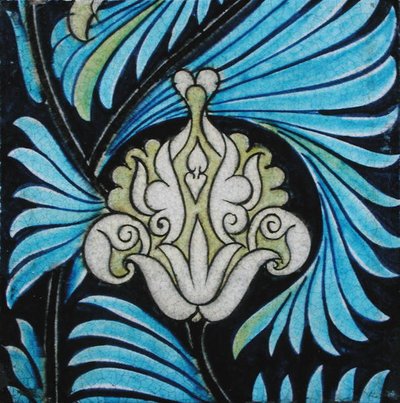 Piastrella con disegno floreale in stile persiano da William de Morgan
