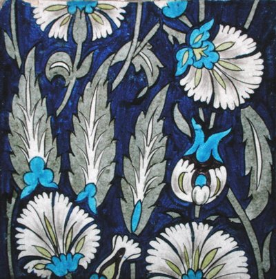 Piastrella con disegno floreale da William de Morgan