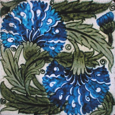 Piastrella con design floreale da William de Morgan