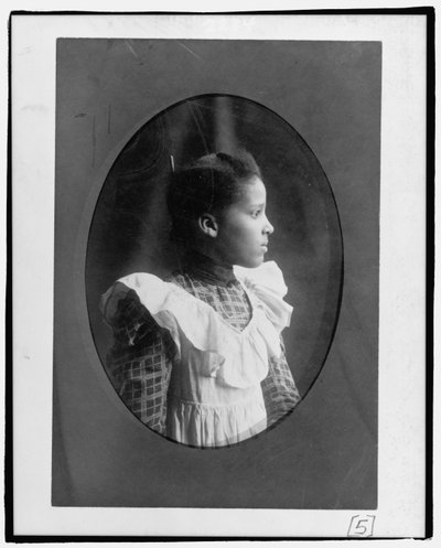 Bazoline Estelle Usher, studentessa dell