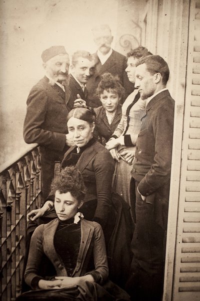 La famiglia Claudel, Jessie Lipscomb, Ferdinand de Massary e suo padre sul balcone dell