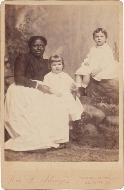 Ritratto di donna e bambini, 1890 ca. 1890 (foto) da William F. Shorey