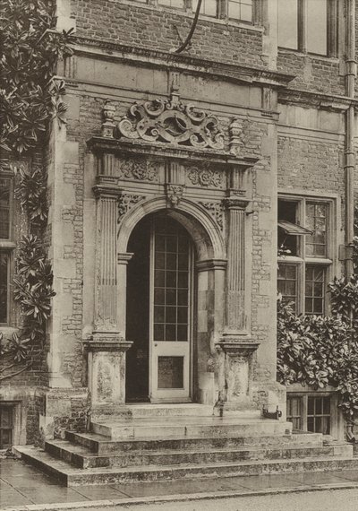 Porta, Nel Cortile, Hatfield House da William Galsworthy Davie