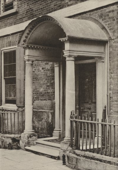 Porta, The Close, Salisbury, Wilts da William Galsworthy Davie