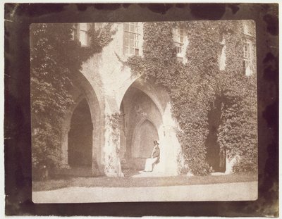 Reverendo Calvert Jones seduto nei Chiostri, Abbazia di Laycock, c.1847 da William Henry Fox Talbot