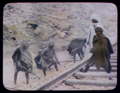 Lavoratori indiani che costruiscono linee ferroviarie, 1880 da William Henry Jackson