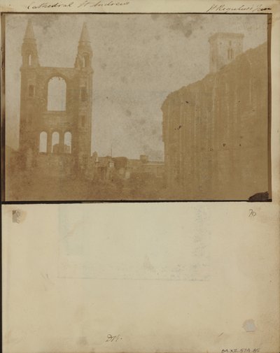 Il frontone orientale e la navata sud della Cattedrale di St. Andrews con la Torre di St. Regulus, dal Nord-Ovest da William Holland Furlong