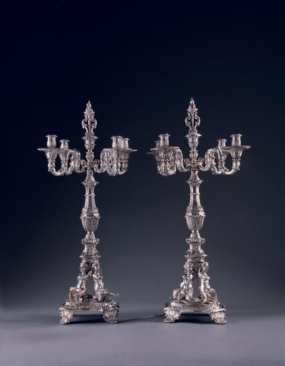 Coppia di candelabri a quattro luci di grande importanza, commissionati per Giorgio II, realizzati da Balthasar Friedrich Behrens, Hannover, 1736-37 da William Kent