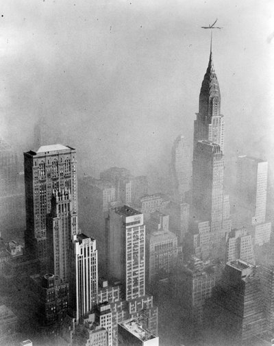 Lo smog oscura la vista del Chrysler Building dall