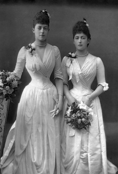 Le principesse Vittoria 1868-1935 e Maud 1869-1938 del Galles, 1890 da William and Daniel Downey