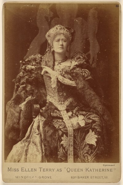 La signorina Ellen Terry nel ruolo della "Regina Katherine". da Window and Grove
