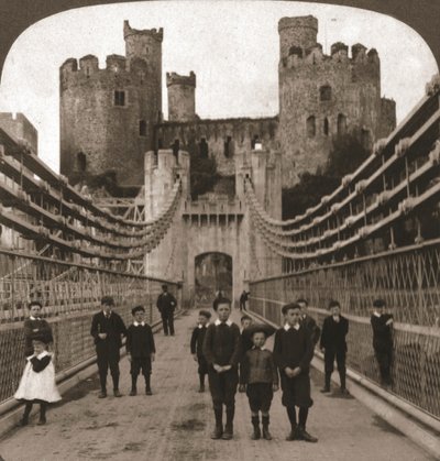 Conway, Galles, castello e ponte medievali, 1901 da Works and Sun Sculpture Studios