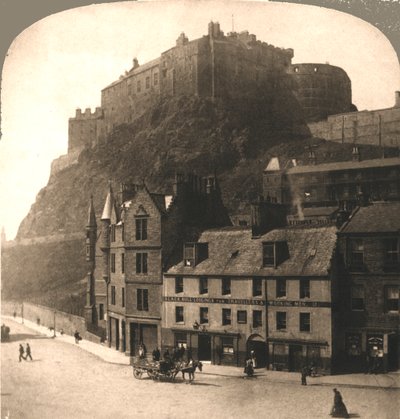 Castello di Edimburgo da Grasmarket, Scozia da Works and Sun Sculpture Studios
