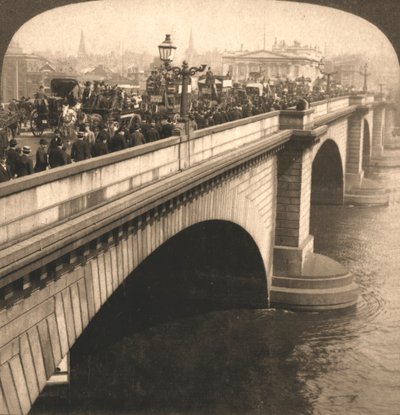 Ponte di Londra, Londra, Inghilterra, 1901 da Works and Sun Sculpture Studios