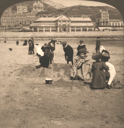 Sulla spiaggia di Llandudno, Galles da Works and Sun Sculpture Studios