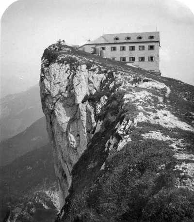 Hotel sulla cima del Monte Schafberg, Salzkammergut, Austria da Wurthle and Sons