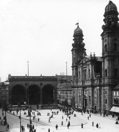 La chiesa cattolica dei Teatini San Gaetano, Monaco, Germania, c1900 da Wurthle and Sons