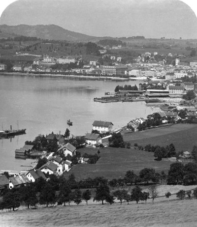 Il lungolago a Gmunden, Salzkammergut, Austria da Wurthle and Sons