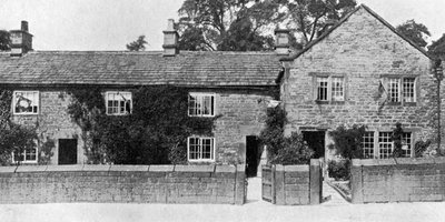 Case a Eyam, dove scoppiò la Grande Peste, Derbyshire, 1924-1926 da York and Son