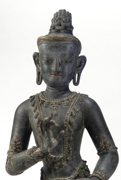 Bodhisattva in stile nepalese-cinese (lacca, stoffa, tracce di blu, oro e verde e foglia d