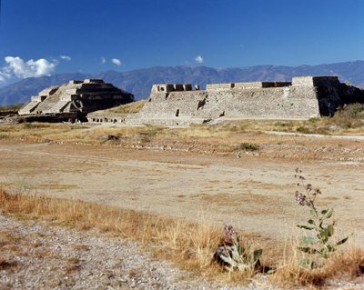 Vista della piattaforma settentrionale (500 a.C.-850 d.C.) da Zapotec Zapotec
