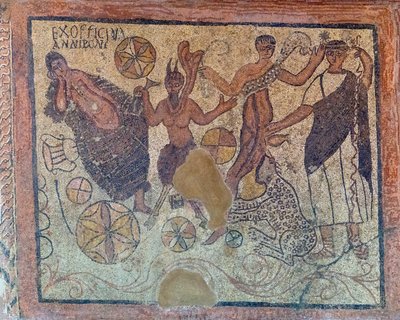 Mosaico romano del IV secolo d.C. che raffigura una scena bacchica da . .