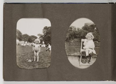 Un album di foto di famiglia del XX secolo, c da Frederick (attr. to) Barnard