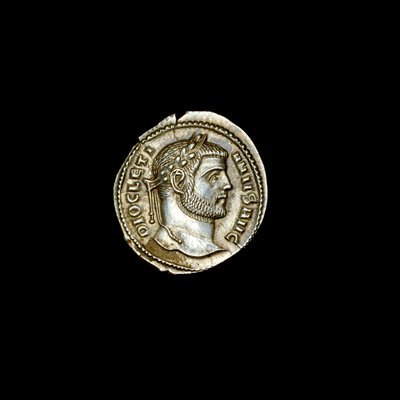 Moneta romana antica che raffigura Diocleziano, 284-305 d.C. da Hippolyte Lalaise Devéria