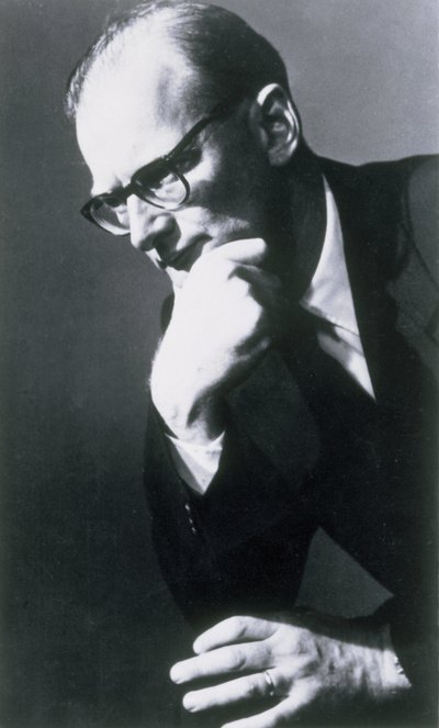 Arthur C. Clarke, autore britannico di fantascienza e inventore da Frederick (attr. to) Barnard