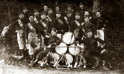 Fanfara del 122º reggimento di fanteria francese durante la Prima Guerra Mondiale del 14-18 (foto in bianco e nero) da . .