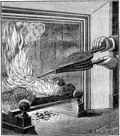 Fuoco in un camino: Un soffietto alimenta la fiamma da . .