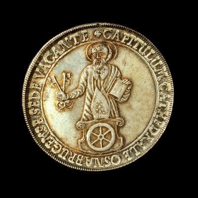 Moneta tedesca che raffigura la figura intera di San Pietro, patrono del vescovato da Hippolyte Lalaise Devéria