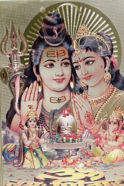 Dio Shiva e dea Parvati con il loro figlio Ganesha. da . .