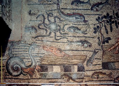 Giona sputato dalla balena, dettaglio di un pavimento decorativo che raffigura immagini cristiane e simboli pagani, c.313 d.C. da Hippolyte Lalaise Devéria