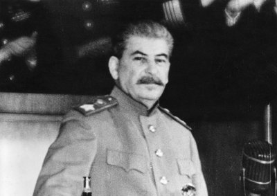 Joseph Stalin durante un discorso in cui definisce il Giappone una nazione aggressore, inizio 1945 da Frederick (attr. to) Barnard