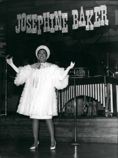 Josephine Baker che si esibisce a Zurigo, Svizzera, 3 marzo 1967 da . .